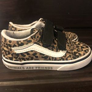 Vans Toddler Velcro Leopard Print Sneaker size 8 Toddler (US).